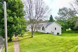 2725 Diane Ln, Eau Claire, WI 54703 - Photo 3