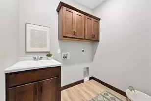 1185 Craven Ct, Eau Claire, WI 54703 - Photo 5