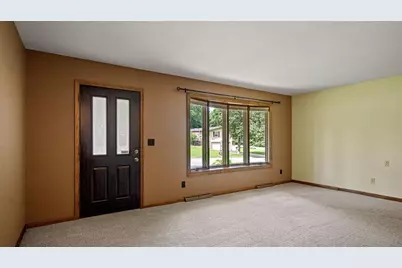 1811 Grandview Drive, Eau Claire, WI 54703 - Photo 5