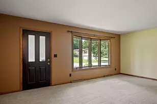 1811 Grandview Dr, Eau Claire, WI 54703 - Photo 5