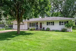 1811 Grandview Dr, Eau Claire, WI 54703 - Photo 3
