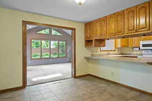 1811 Grandview Dr, Eau Claire, WI 54703 - Photo 7