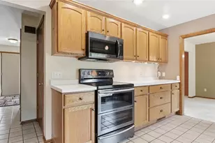 212 Country Club Ln, Altoona, WI 54720 - Photo 11