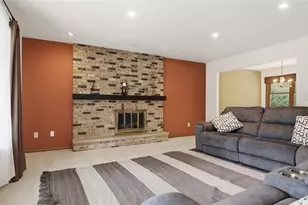 212 Country Club Ln, Altoona, WI 54720 - Photo 5