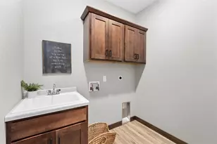 1173 Craven Ct, Eau Claire, WI 54703 - Photo 7