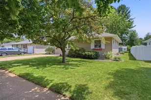 2129 E Lexington Blvd, Eau Claire, WI 54701 - Photo 3