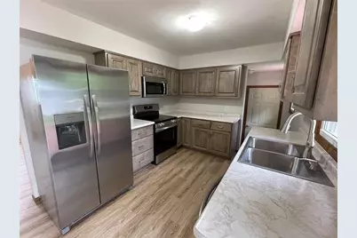 1420 Kernan Court, Eau Claire, WI 54703 - Photo 3
