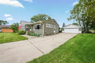 1602 Drury Ct, Eau Claire, WI 54703 - Photo 3
