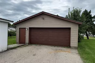 909 W Main St, Arcadia, WI 54612 - Photo 5