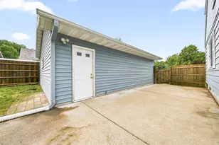 2446 Marquette St, Eau Claire, WI 54703 - Photo 9