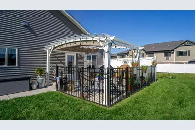 4897 Field Crest Lane, Eau Claire, WI 54701 - Photo 9