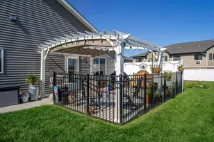 4897 Field Crest Ln, Eau Claire, WI 54701 - Photo 9