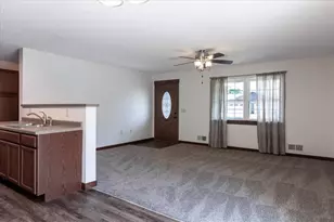 125 Amber View St, Menomonie, WI 54751 - Photo 7