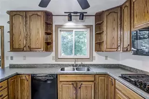 3121 Milton Rd, Eau Claire, WI 54703 - Photo 9