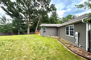718 Farr Ct, Eau Claire, WI 54701 - Photo 9