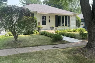 1608 Douglas St, Menomonie, WI 54751 - Photo 3