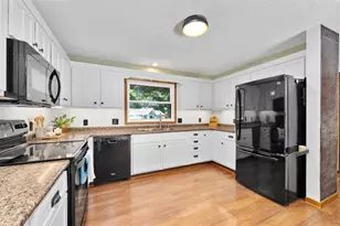 604 Manor Ct, Altoona, WI 54720 - Photo 13