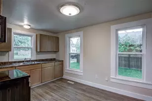 317 Stanley St, Chippewa Falls, WI 54729 - Photo 5