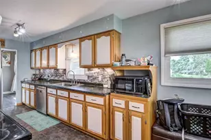 1216 Blueberry Dr, Eau Claire, WI 54703 - Photo 7