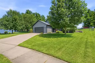 403 Brookshire Ct, Altoona, WI 54720 - Photo 3