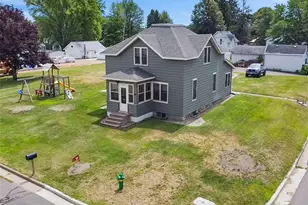 1305 Warren St, Chippewa Falls, WI 54729 - Photo 3
