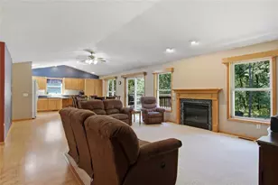 6200 Joanne Ln, Altoona, WI 54720 - Photo 5