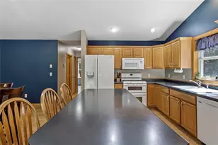 6200 Joanne Ln, Altoona, WI 54720 - Photo 7