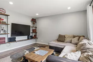 1238 Dogwood Dr, Eau Claire, WI 54701 - Photo 7