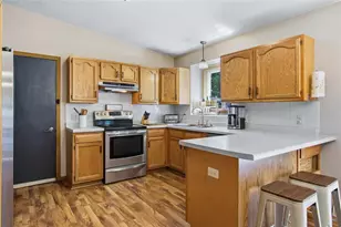6903 Julius Dr, Eau Claire, WI 54701 - Photo 7