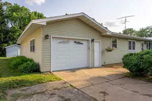 713 Dwight St, Chippewa Falls, WI 54729 - Photo 3