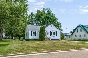 614 Park Ave, Stanley, WI 54768 - Photo 3