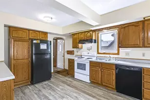 614 Park Ave, Stanley, WI 54768 - Photo 11