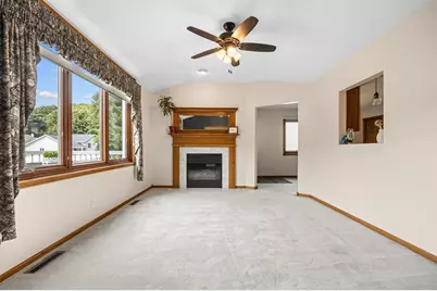 4414 Crest Court, Eau Claire, WI 54701 - Photo 11