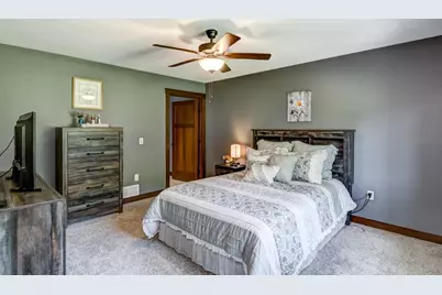1868 Willow Creek Parkway, Chippewa Falls, WI 54729 - Photo 11