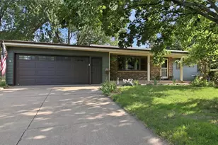 1819 Grandview Dr, Eau Claire, WI 54703 - Photo 1