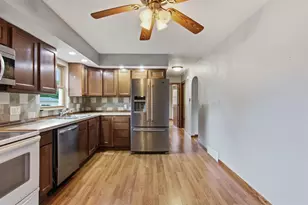 2124 Edgewood Ln, Eau Claire, WI 54703 - Photo 5