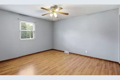 2124 Edgewood Lane, Eau Claire, WI 54703 - Photo 11