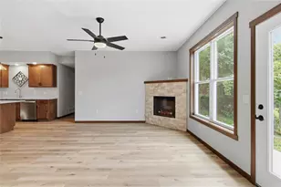 1323 Carpenter Ave, Eau Claire, WI 54703 - Photo 5