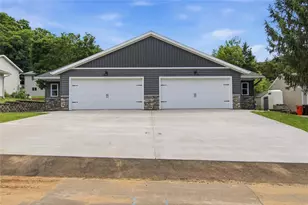1323 Carpenter Ave, Eau Claire, WI 54703 - Photo 3