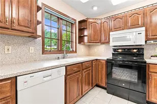 1119 Thompson Dr, Altoona, WI 54720 - Photo 7