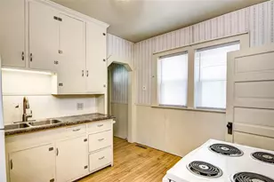 1022 E Madison St, Eau Claire, WI 54703 - Photo 5