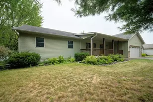 913 Bridgewater Ave, Chippewa Falls, WI 54729 - Photo 3