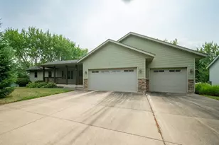 913 Bridgewater Ave, Chippewa Falls, WI 54729 - Photo 1