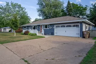 1905 E Lexington Blvd, Eau Claire, WI 54701 - Photo 3