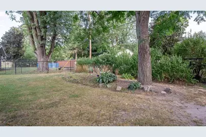 1905 E Lexington Boulevard, Eau Claire, WI 54701 - Photo 9