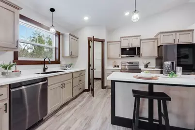 9084 S 24th Avenue, Eau Claire, WI 54703 - Photo 11