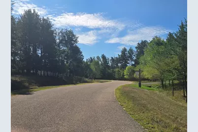 9084 S 24th Avenue, Eau Claire, WI 54703 - Photo 5