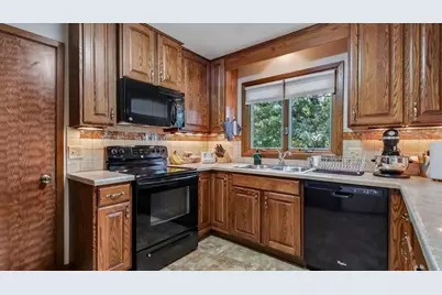 903 Pamela Place, Eau Claire, WI 54701 - Photo 11