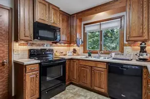 903 Pamela Pl, Eau Claire, WI 54701 - Photo 11
