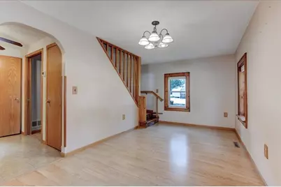 855 Stout Street, Menomonie, WI 54751 - Photo 5